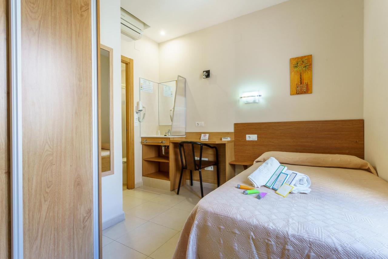 Pensión Costabella Powered By Faro Homes